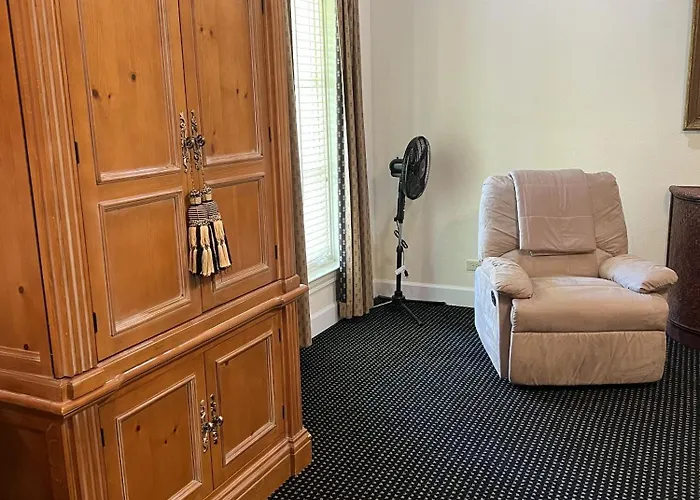 Mccollough Institute Homestay