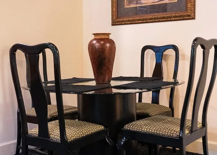 Homestay Mccollough Institute