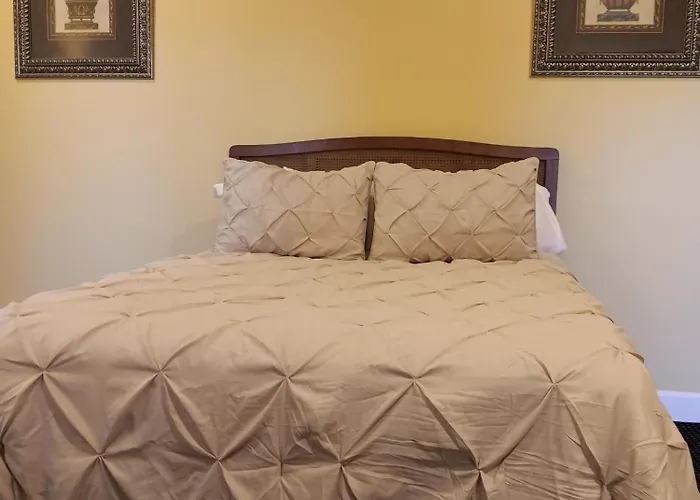 Homestay Mccollough Institute