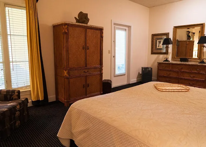 Homestay Mccollough Institute *